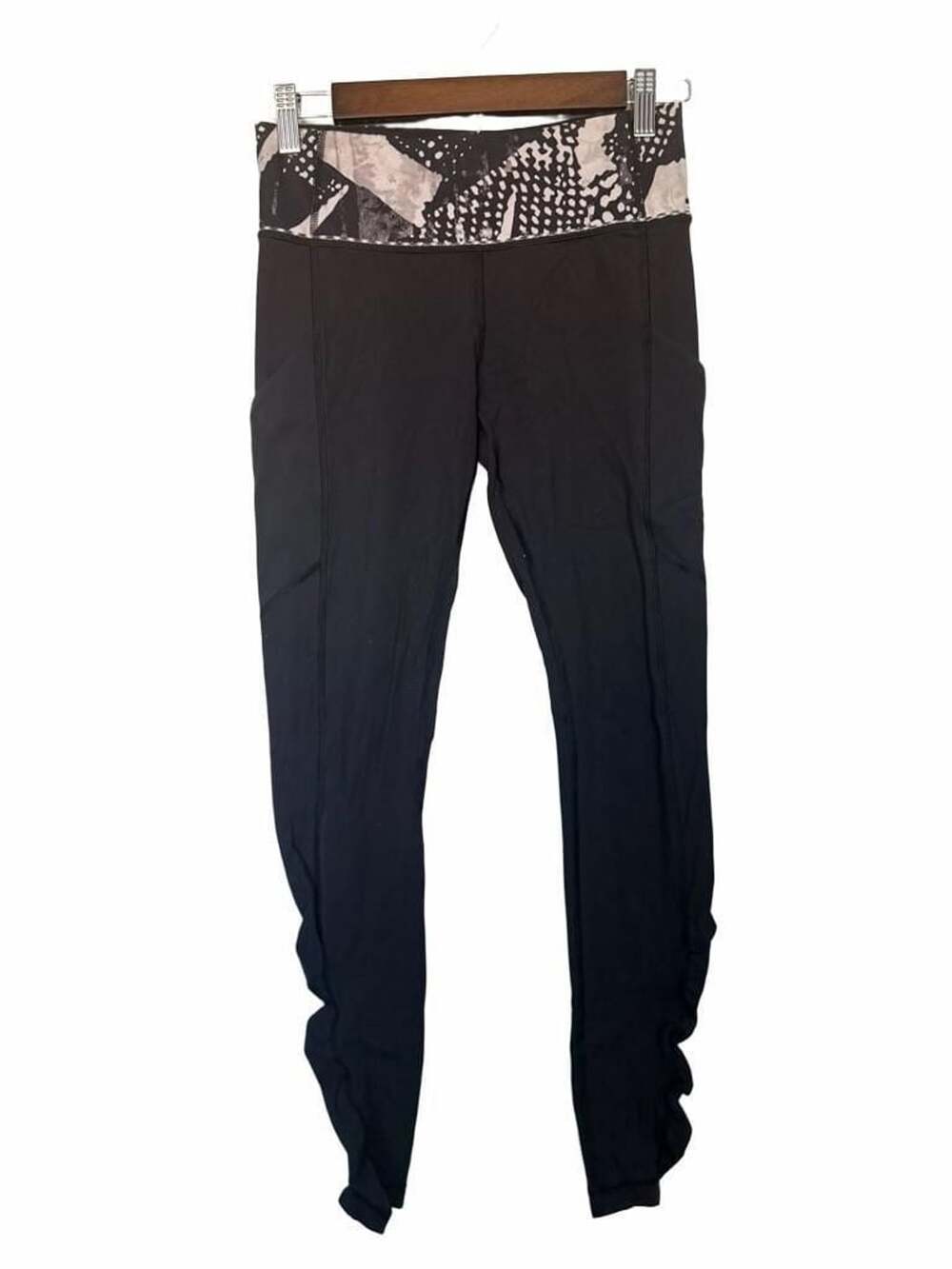 Lululemon Speed Tight Size 4 Black Quilt Ruched_213